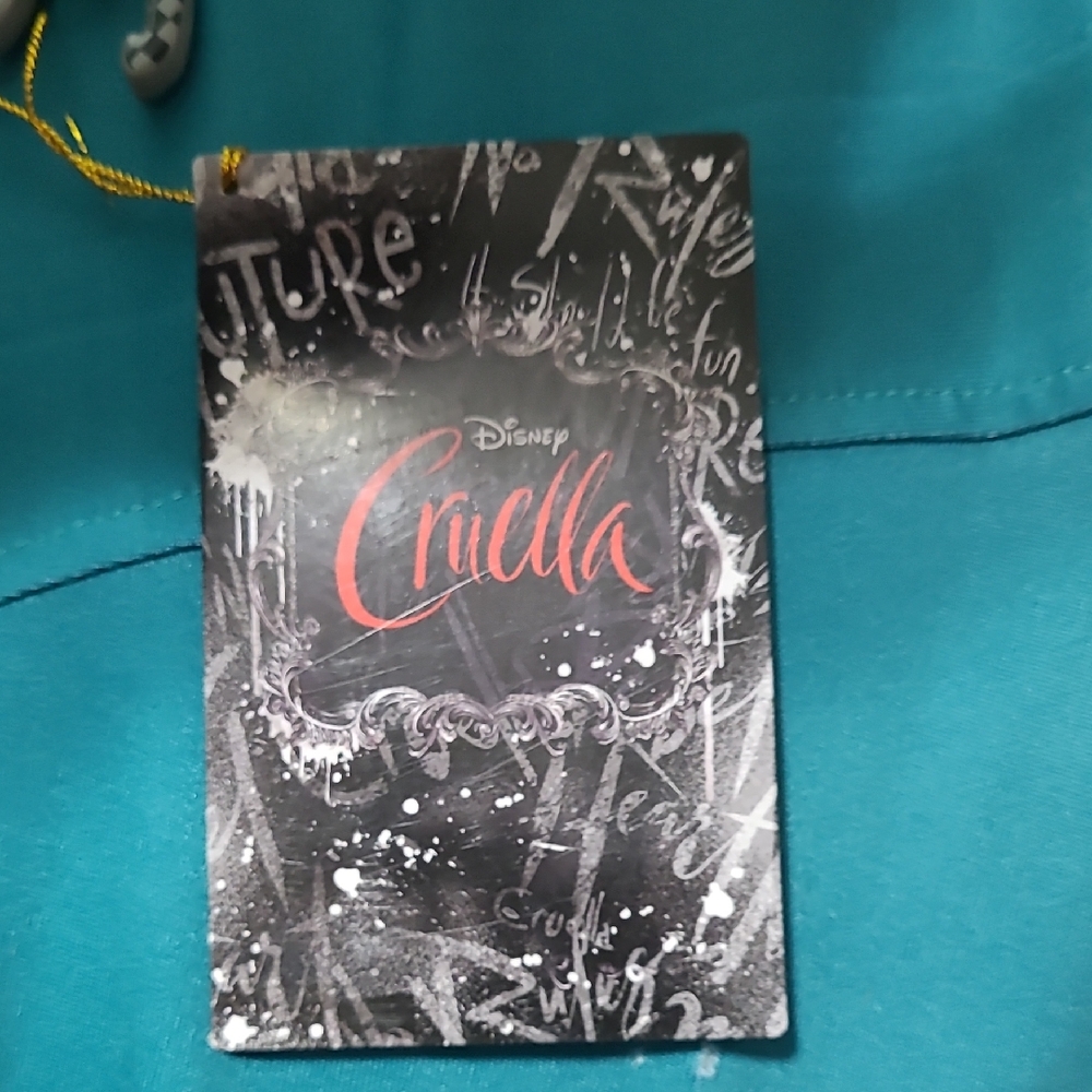 Disney Cruella Black and Red Artistic Tag